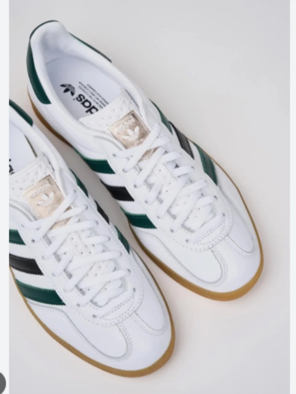 NWT Adidas Originals Gazelle Indoor gum sole sneakers in white and green - Picture 1 of 12